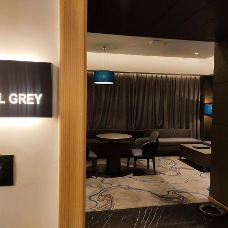 Sunhill Portico Hotel Силигури Екстериор снимка