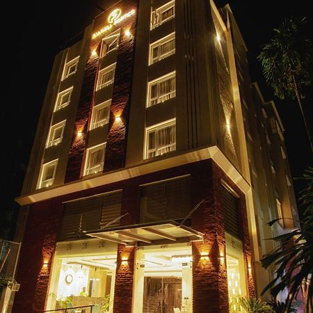 Sunhill Portico Hotel Силигури Екстериор снимка