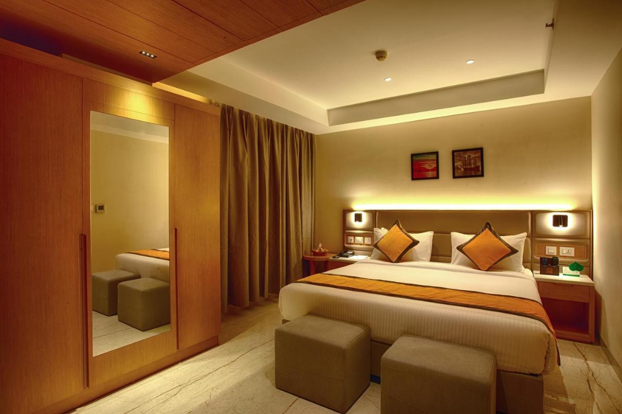 Sunhill Portico Hotel Силигури Екстериор снимка