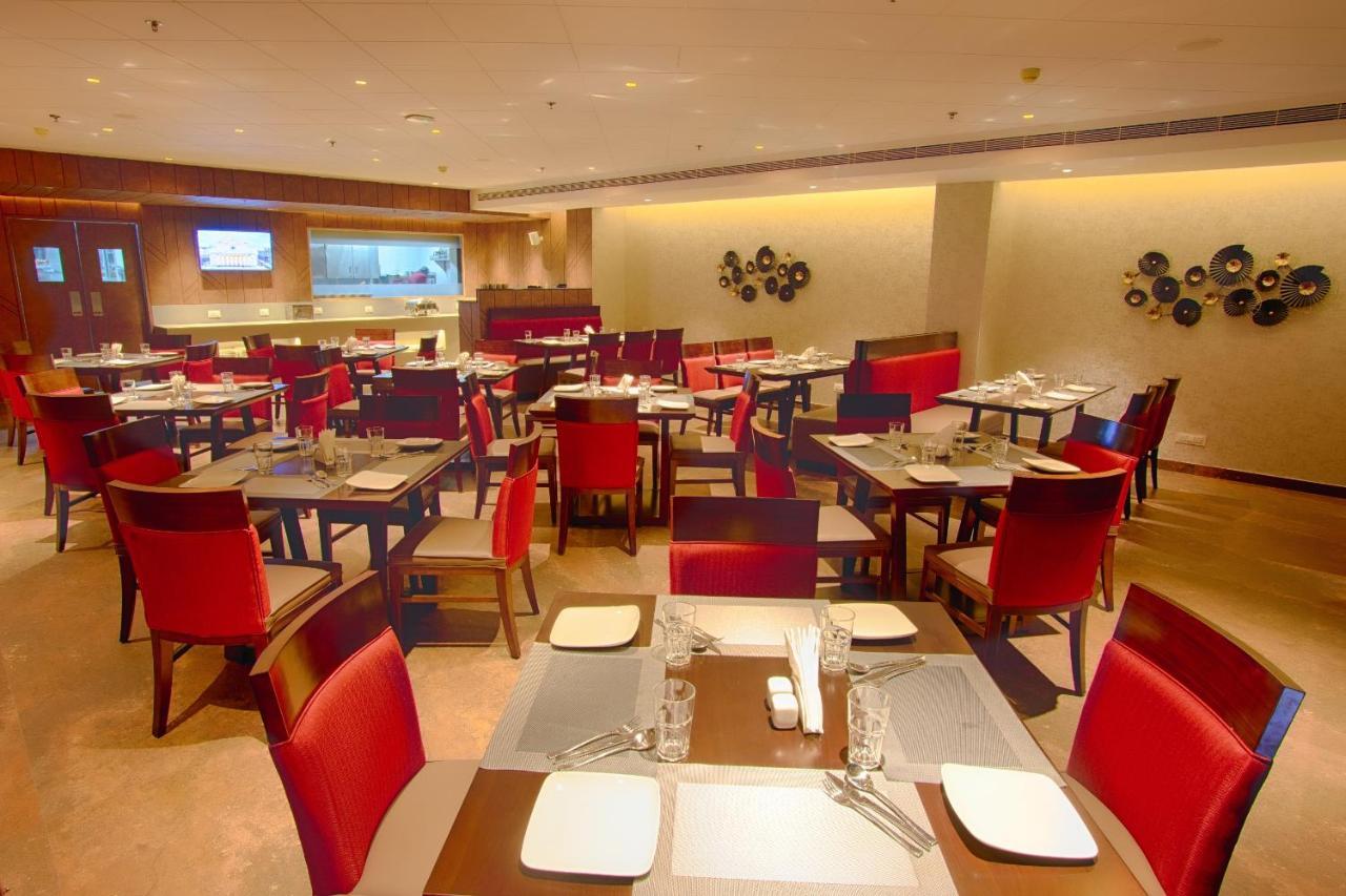 Sunhill Portico Hotel Силигури Екстериор снимка