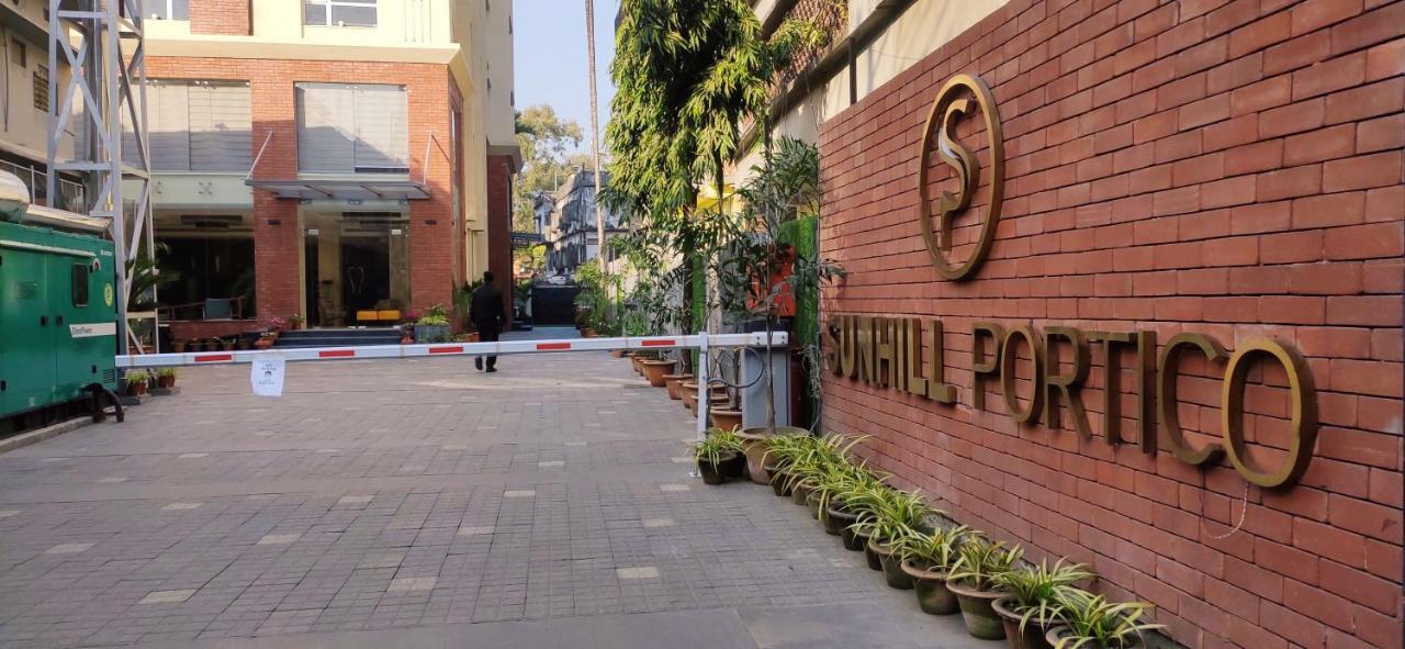Sunhill Portico Hotel Силигури Екстериор снимка