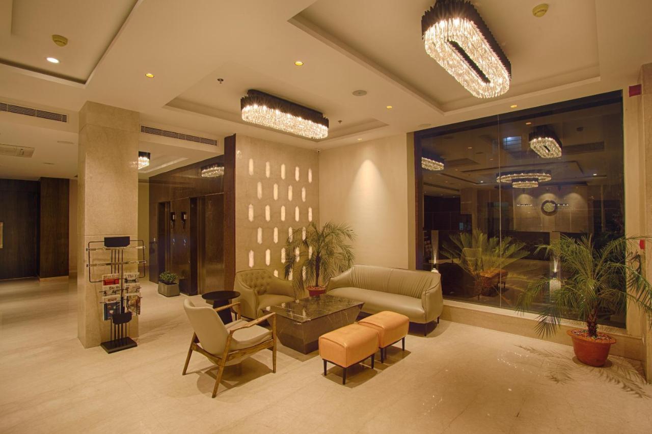 Sunhill Portico Hotel Силигури Екстериор снимка