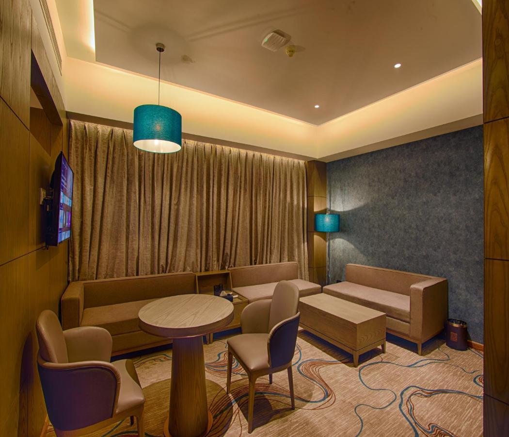 Sunhill Portico Hotel Силигури Екстериор снимка