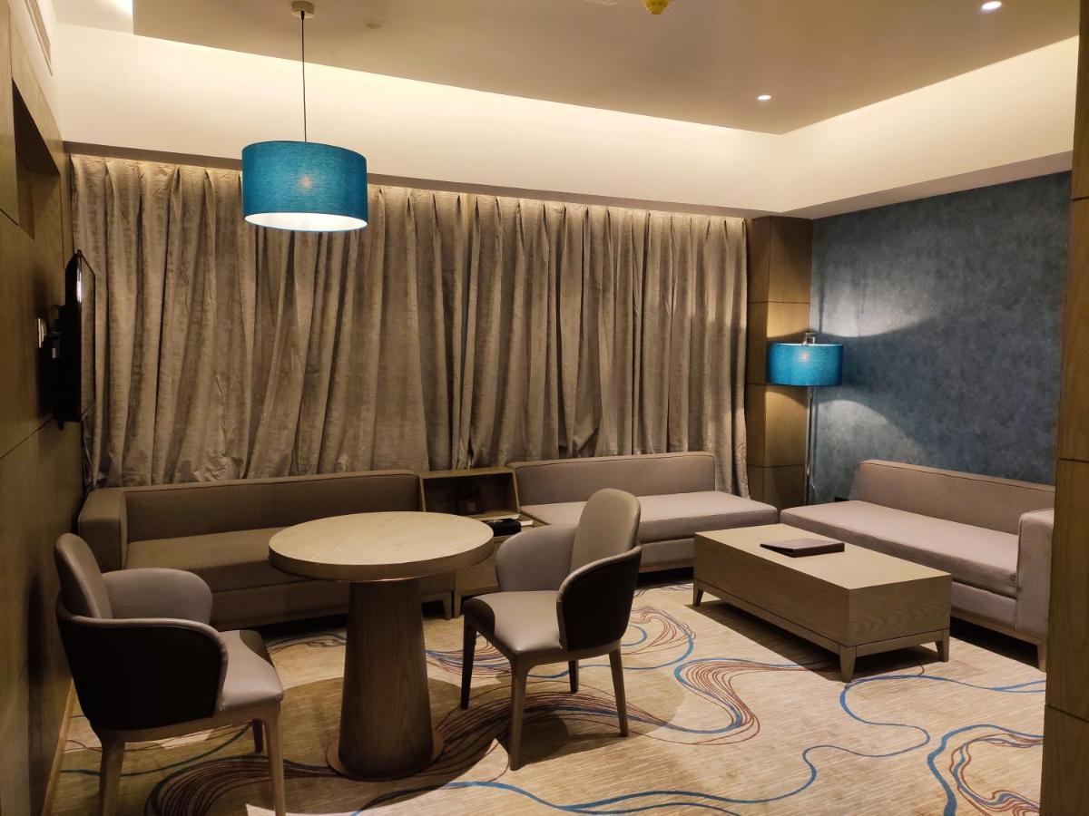 Sunhill Portico Hotel Силигури Екстериор снимка