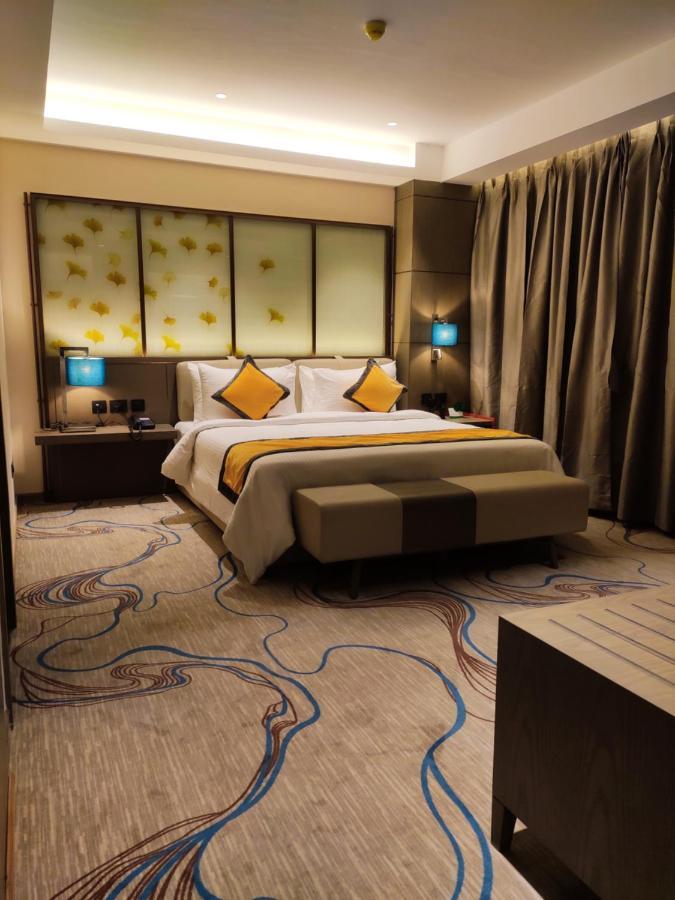 Sunhill Portico Hotel Силигури Екстериор снимка
