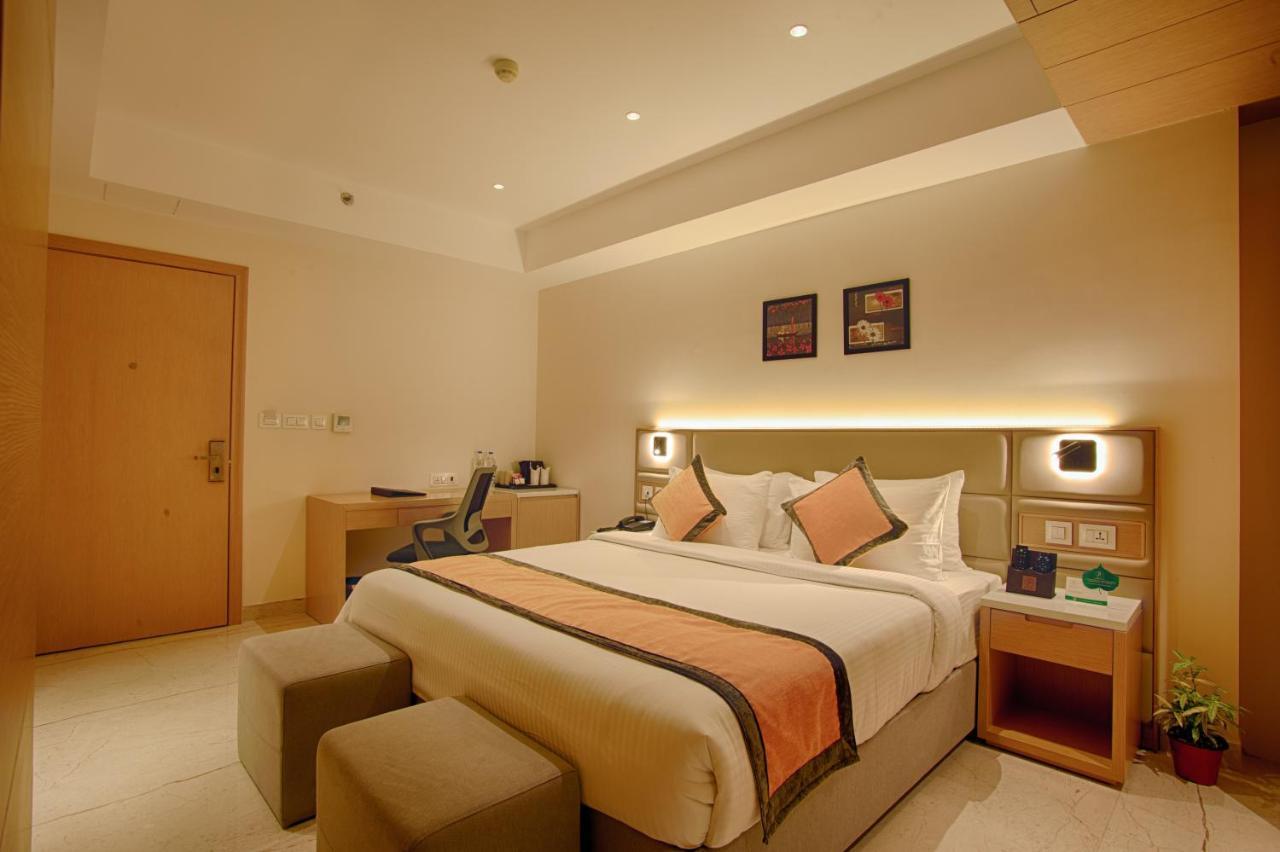 Sunhill Portico Hotel Силигури Екстериор снимка